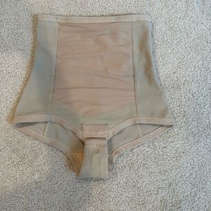 Bellefit postpartum compression girdle size small. GUC